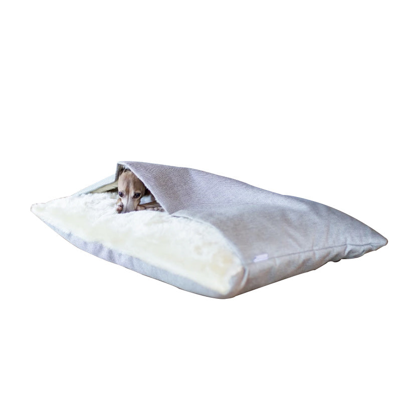 High-quality sleeping bag for furry friends
